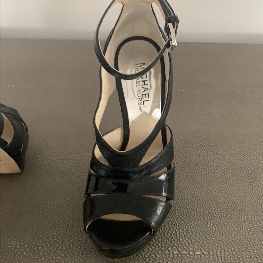 Michael Michael kors, platform, ankle strap. Sz 5 - Picture 6 of 12